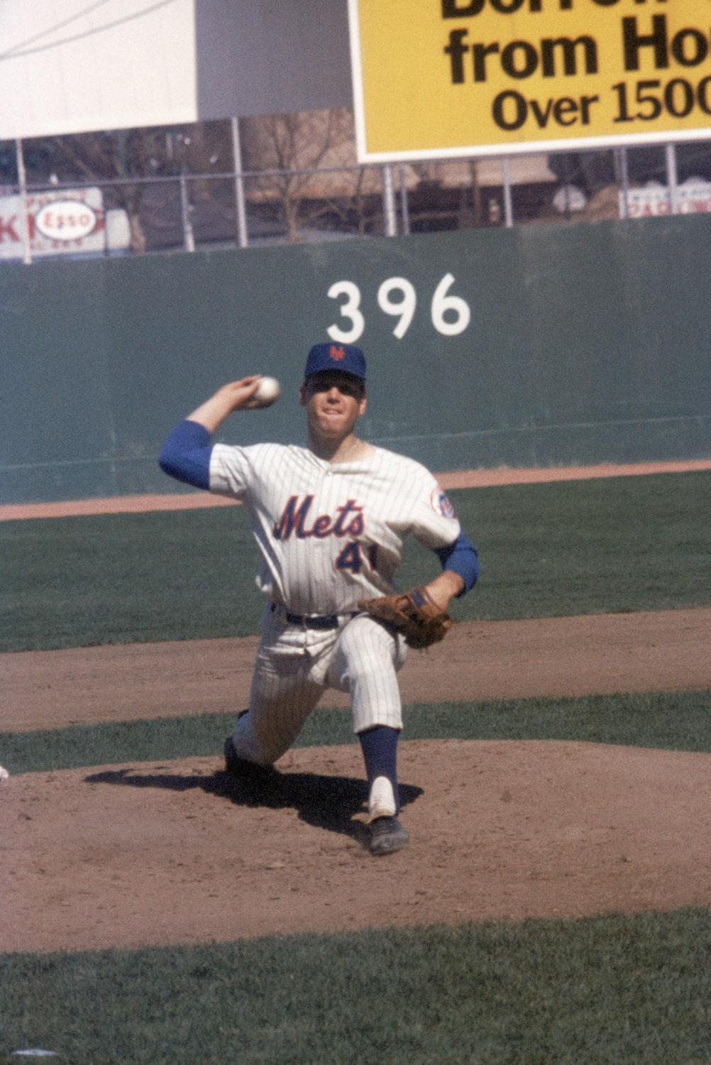 Tom Seaver Releases Pitch