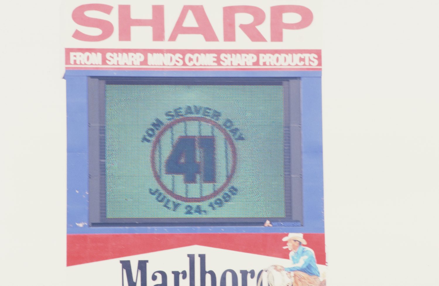 Shea Scoreboard Honors Tom Seaver