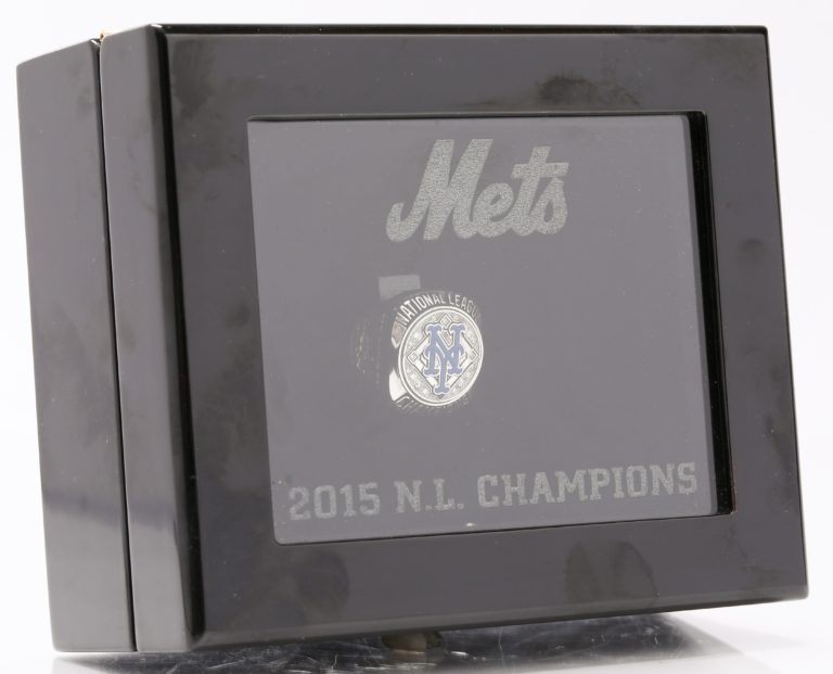 New York Mets 2015 NLCS Championship Ring in Display Case