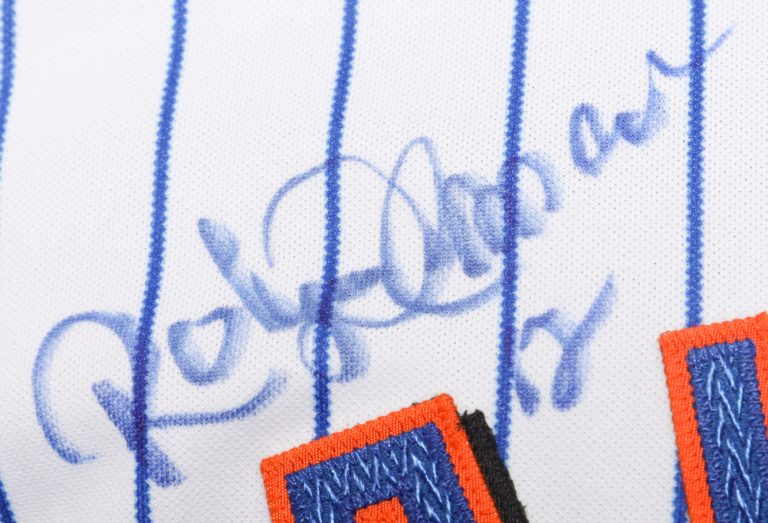 2002 Roberto Alomar Autographed Jersey - Autograph Detail