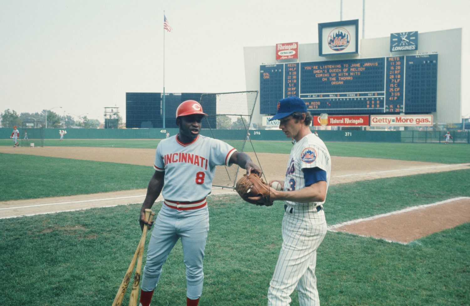 Photo of Bud Harrelson & Joe Morgan at 1973 NLCS