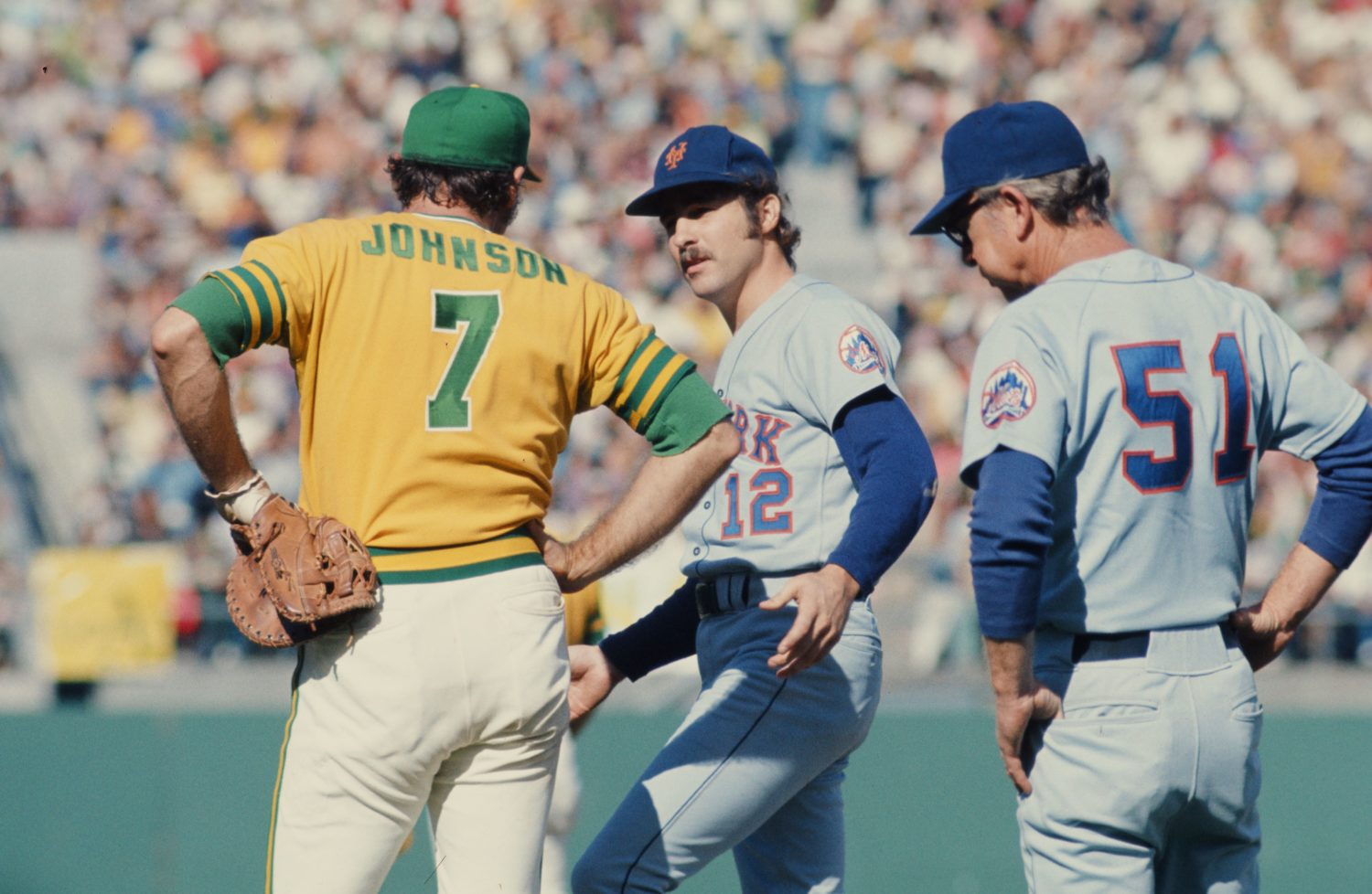 Ken Boswell chats with Oakland Athletic Deron Johnson during 1973 World Series