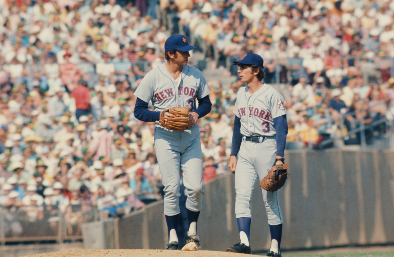 Harrelson and Koosman Chat on the Mound