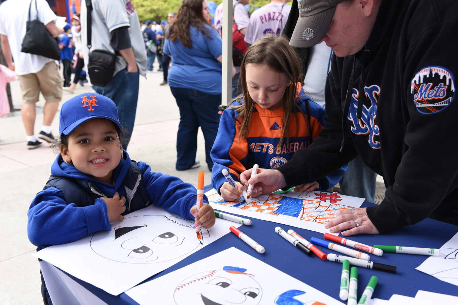 Young Mets Fans Give Makeover to Mr. Met