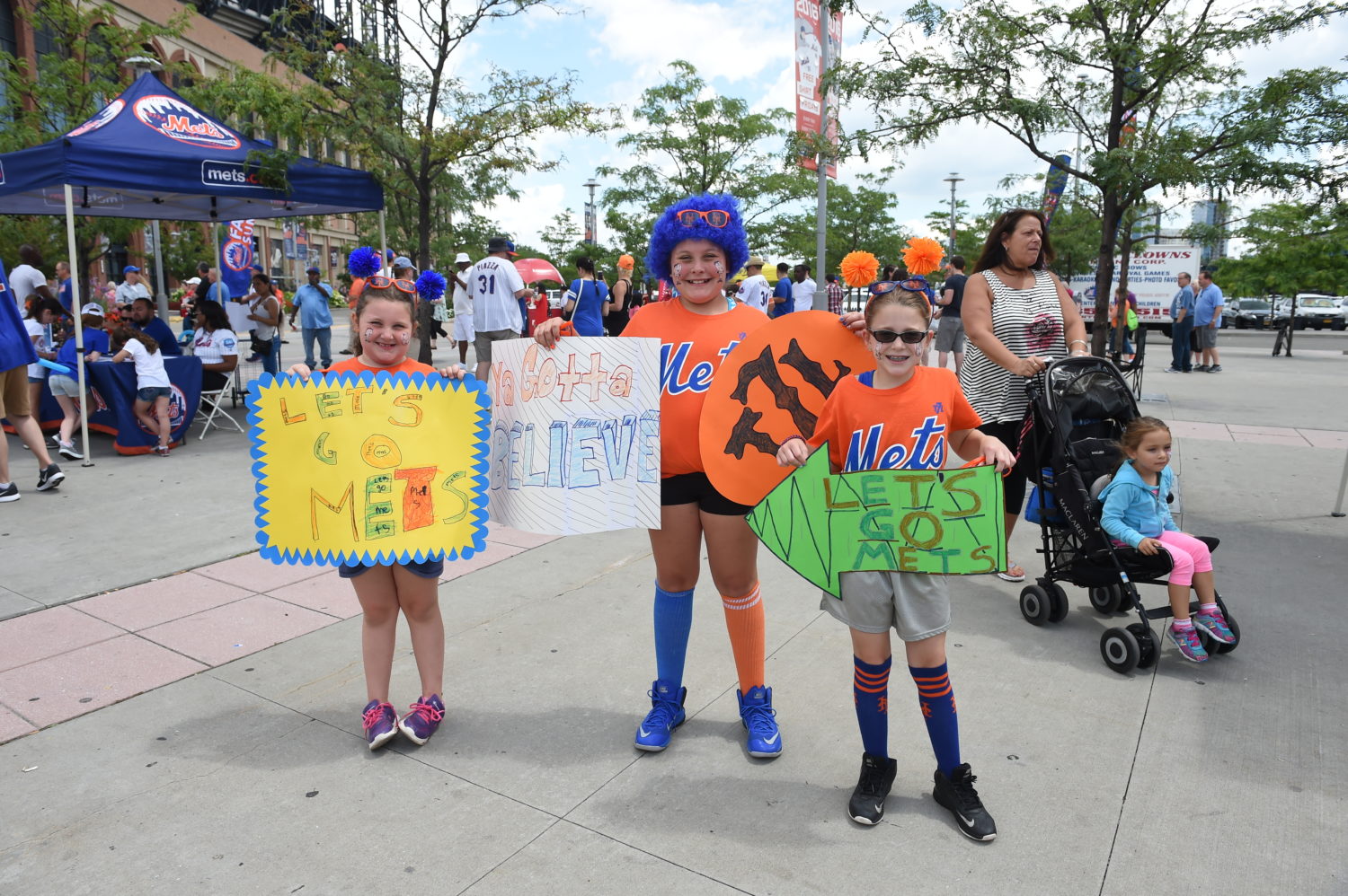 Young Fans Root for the New York Mets in 2016