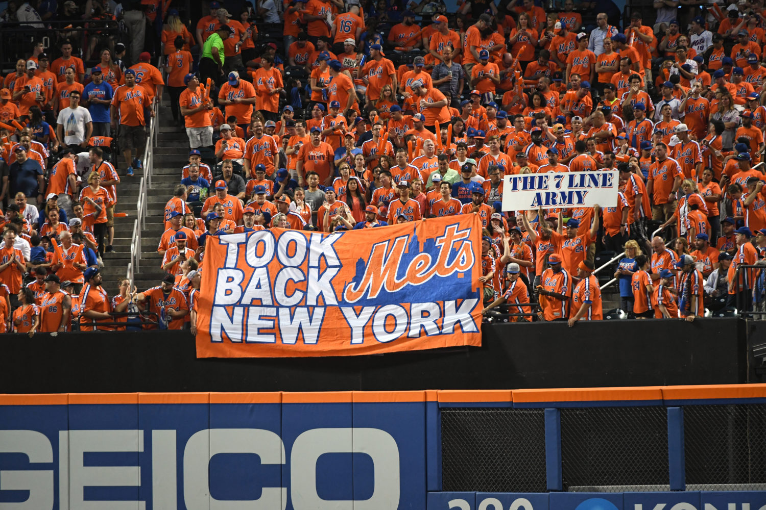 7 Line Army Supports Mets During Subway Series