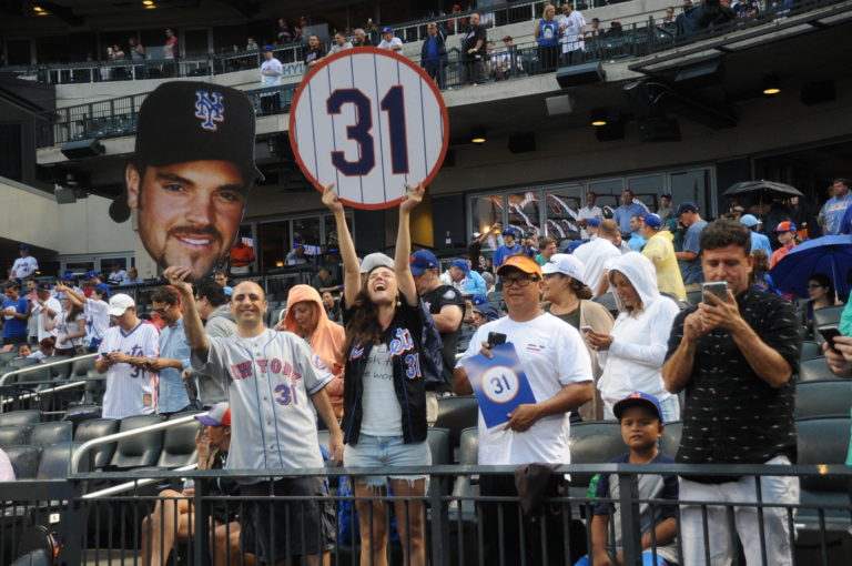 Fans Show Love For Mike Piazza During Number Retirement Ceremony