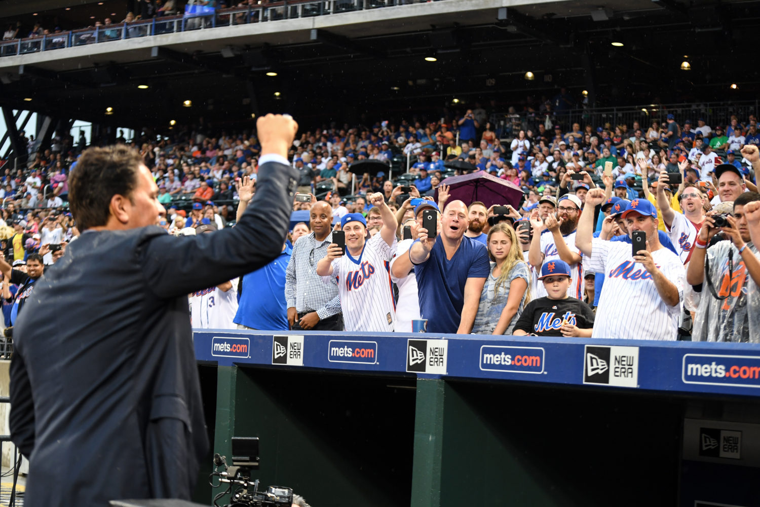 Piazza Gets Standing Ovation at Number Retirement