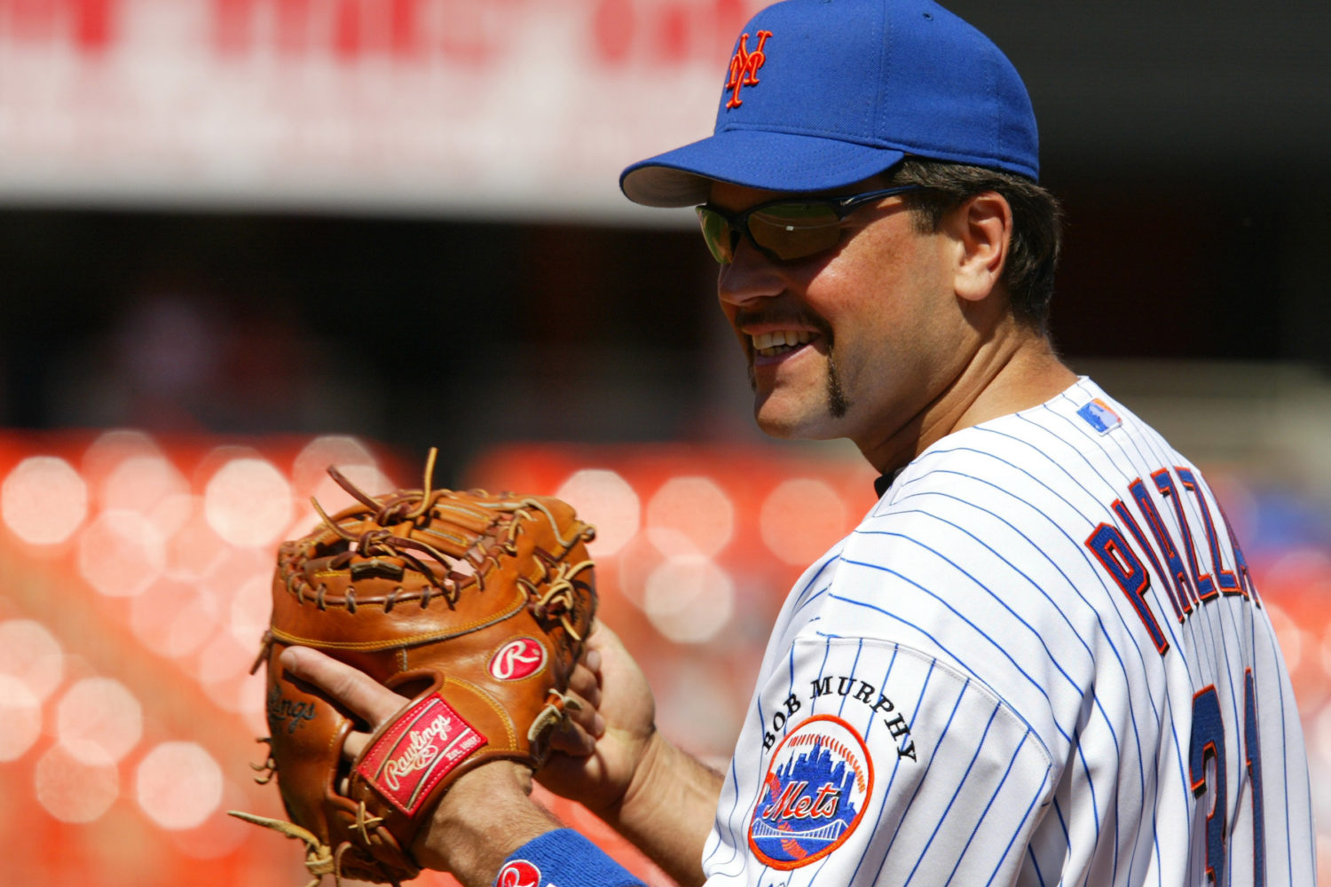 Mike Piazza Plays First Base in 2004