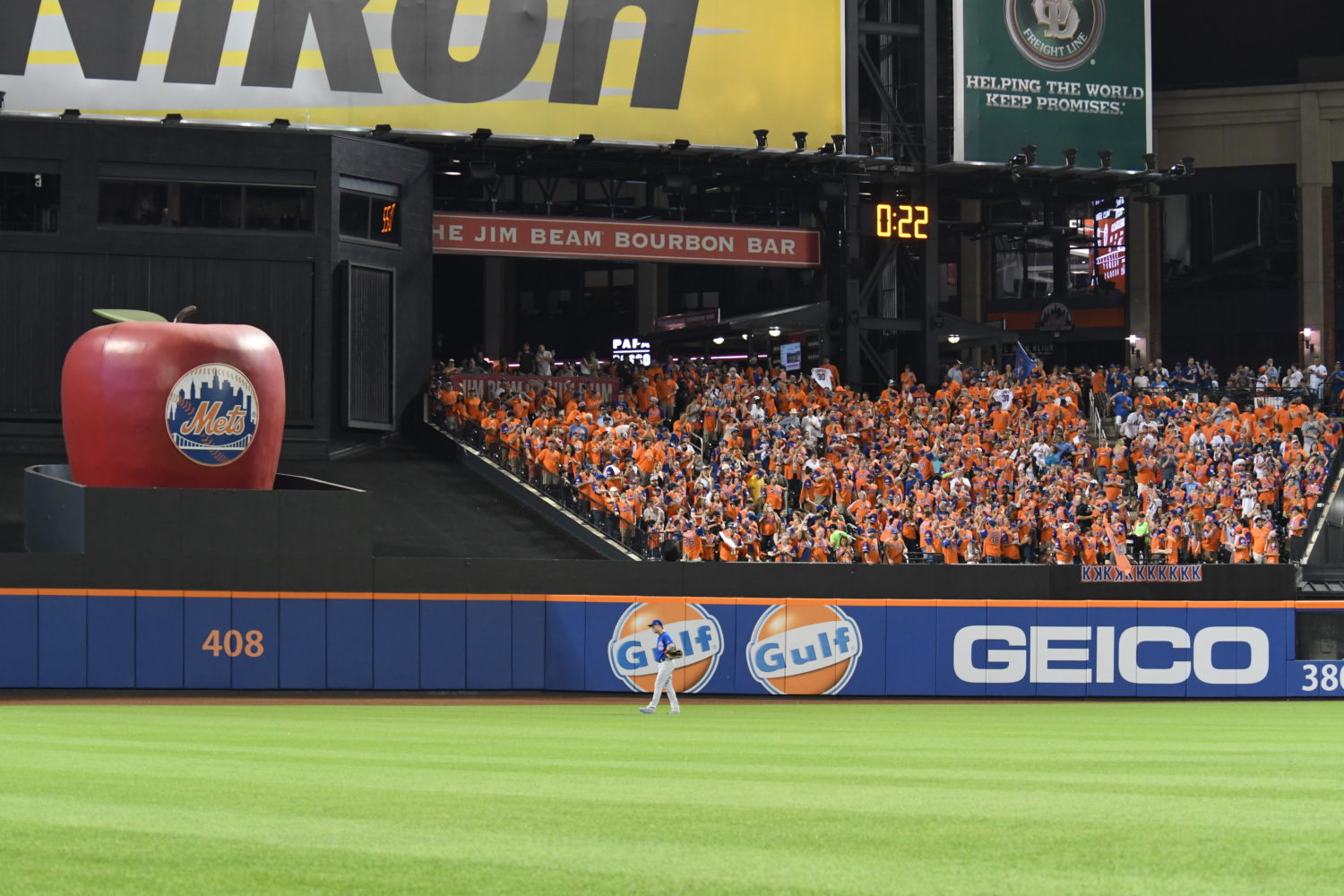 7 Line Army Cheers on the Mets