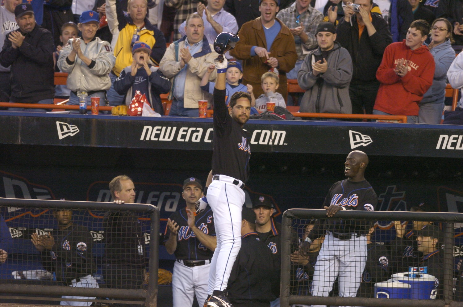 Mike Piazza Curtain Call After Home Run Record