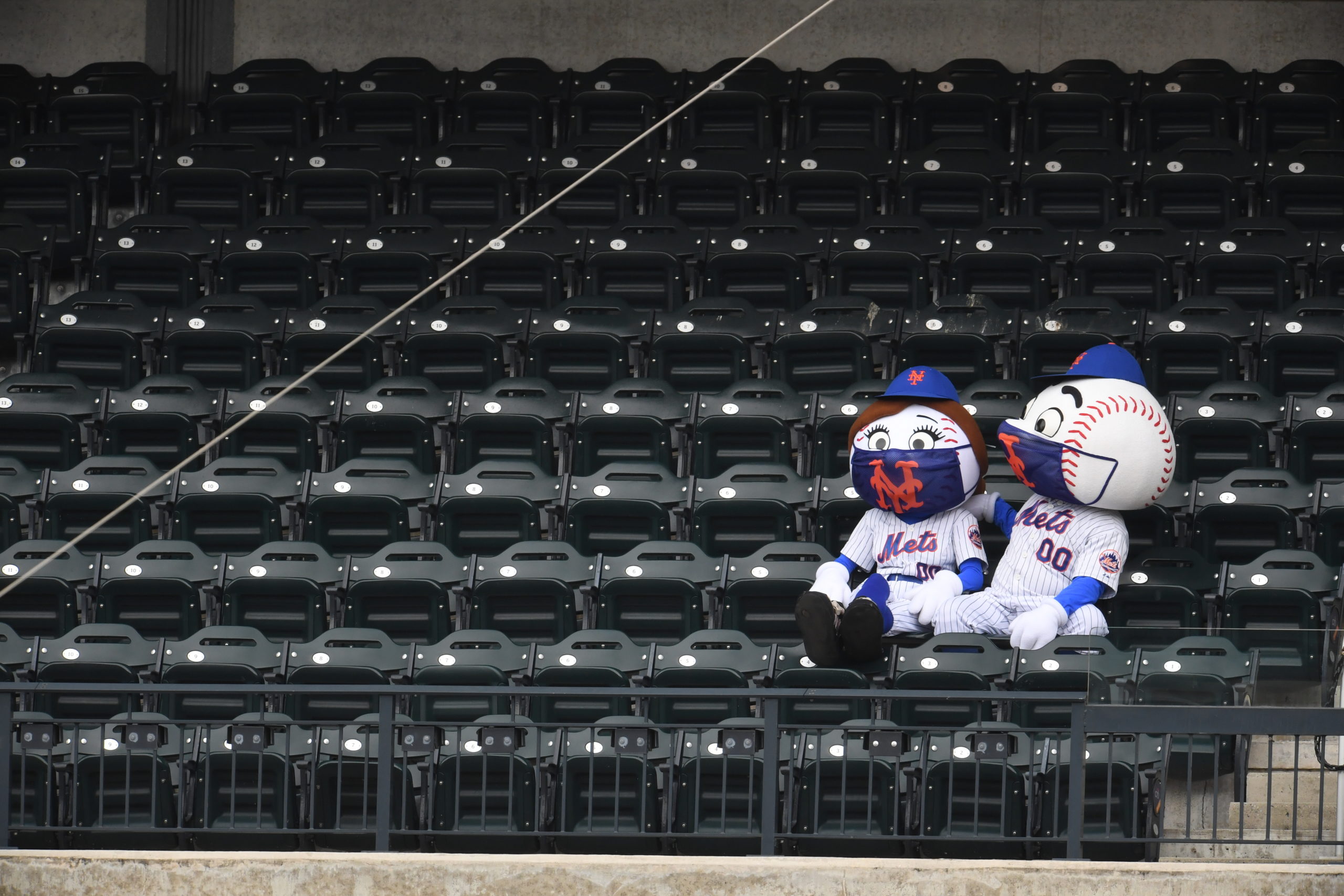 Mr. & Mrs. Met Sit Alone in Stands During COVID